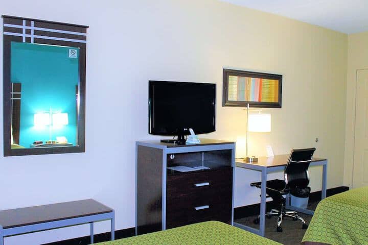 Room 6 of 15