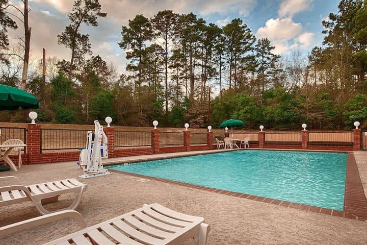 Pool 10 of 15