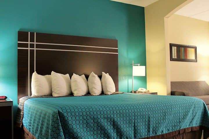 Room 8 of 15